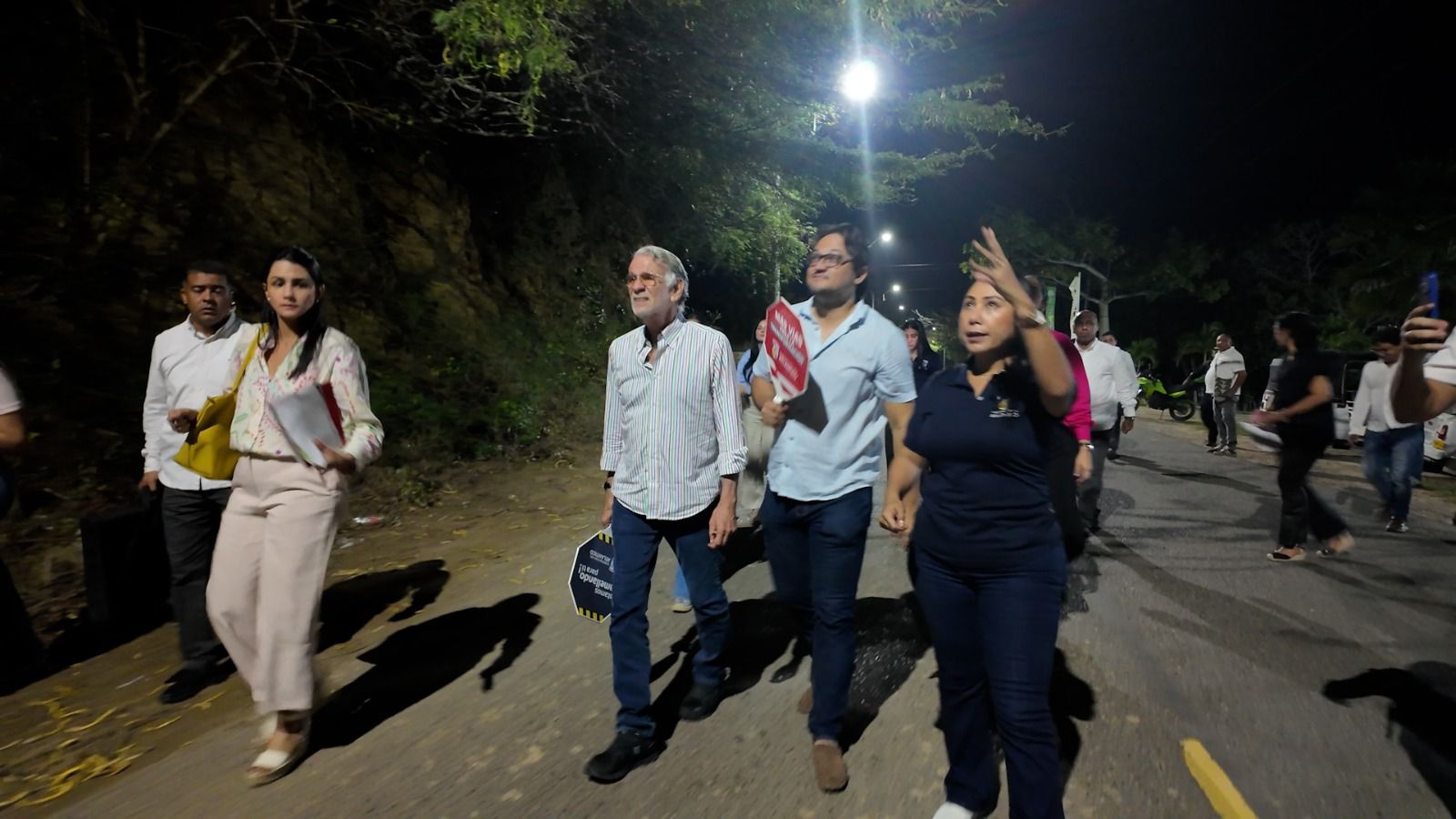 Gobernación del Atlántico entrega iluminación solar en El Vaivén y Puerto Velero