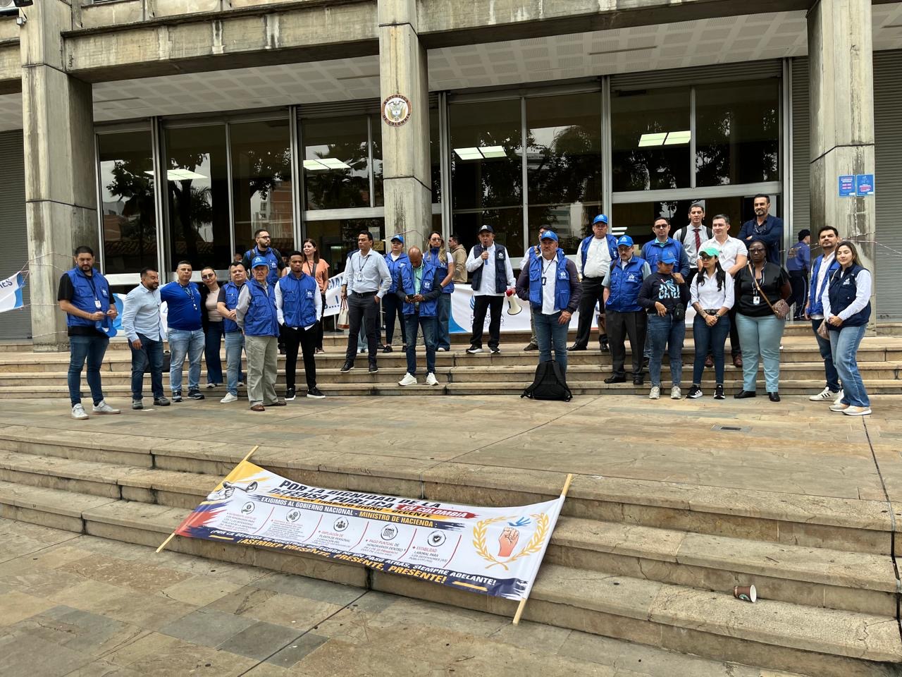 Defensoría del Pueblo en crisis: 4.200 defensores denuncian «abandono» y precarización bajo el gobierno Petro