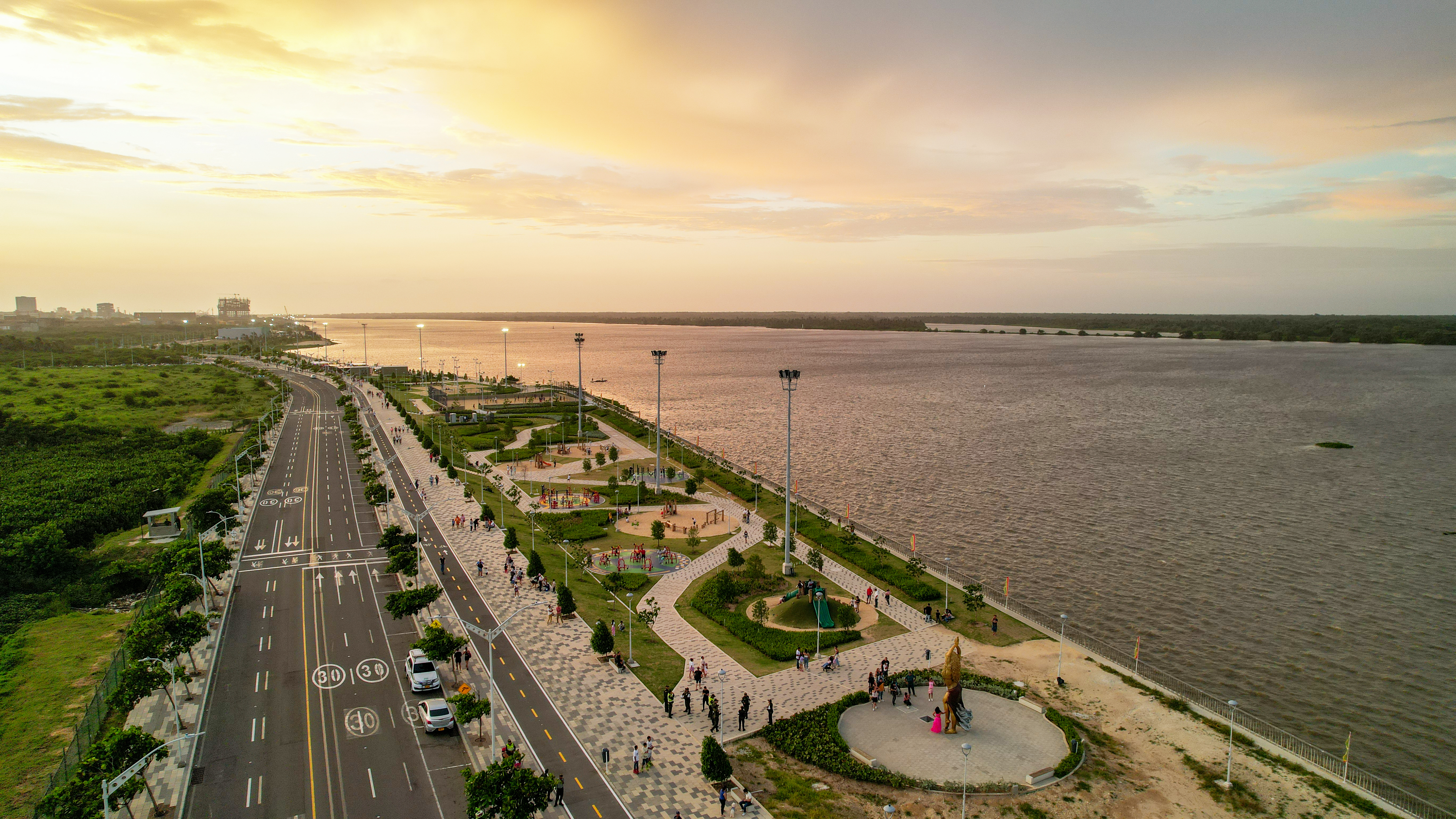 Barranquilla habilita horario especial para ver el amanecer desde la noria «Luna del Río»