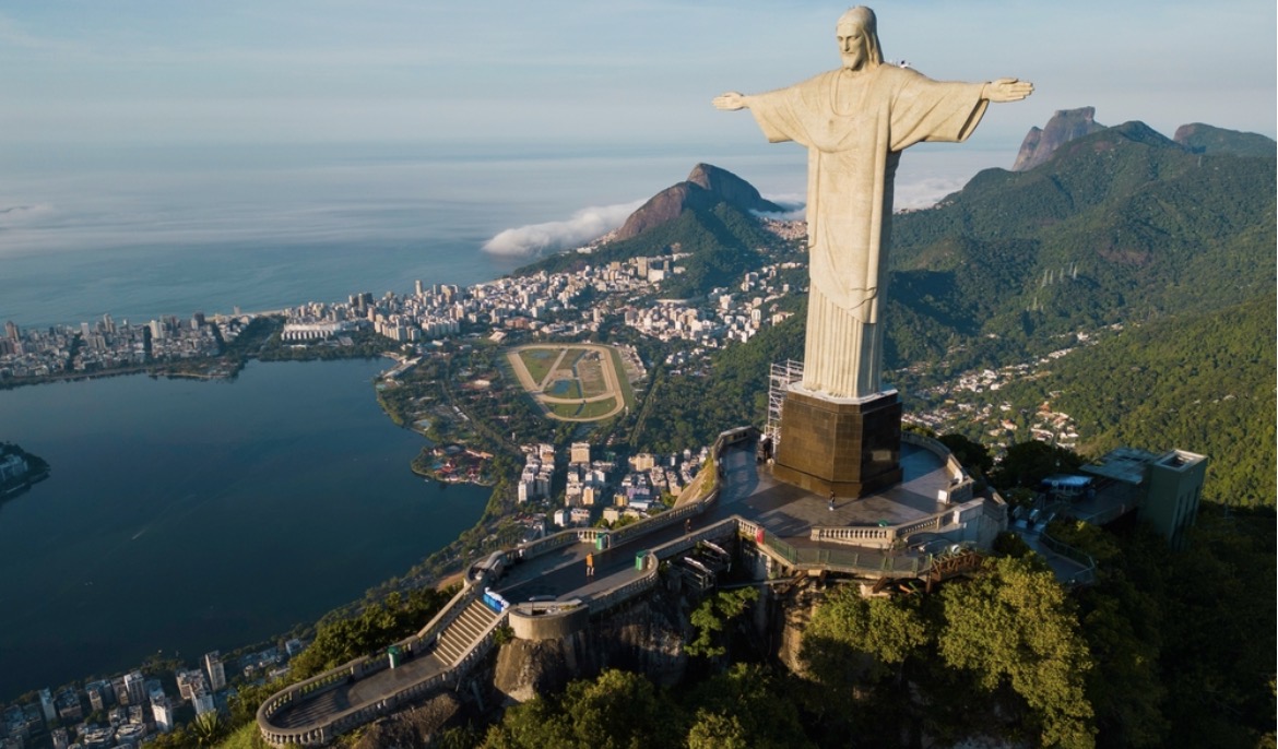 Barranquilla se promociona ante el mundo desde el Cristo Redentor en Brasil