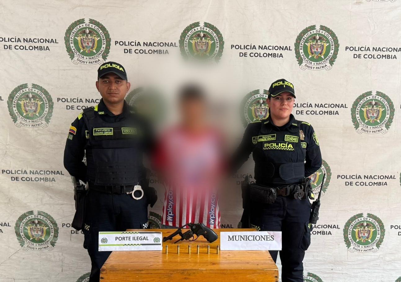 Policía detecta a un adulto y dos adolescentes portando armas en el barrio Normandía