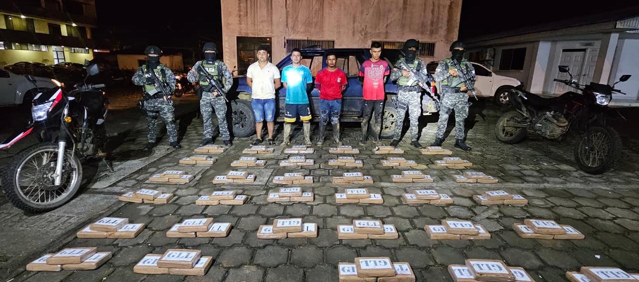 Capturan a cuatro personas tras incautación de 105 bloques de droga en frontera entre Ecuador y Colombia