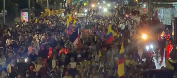 Petro llama a la calma tras protestas y disturbios registrados en Cali y Bogotá
