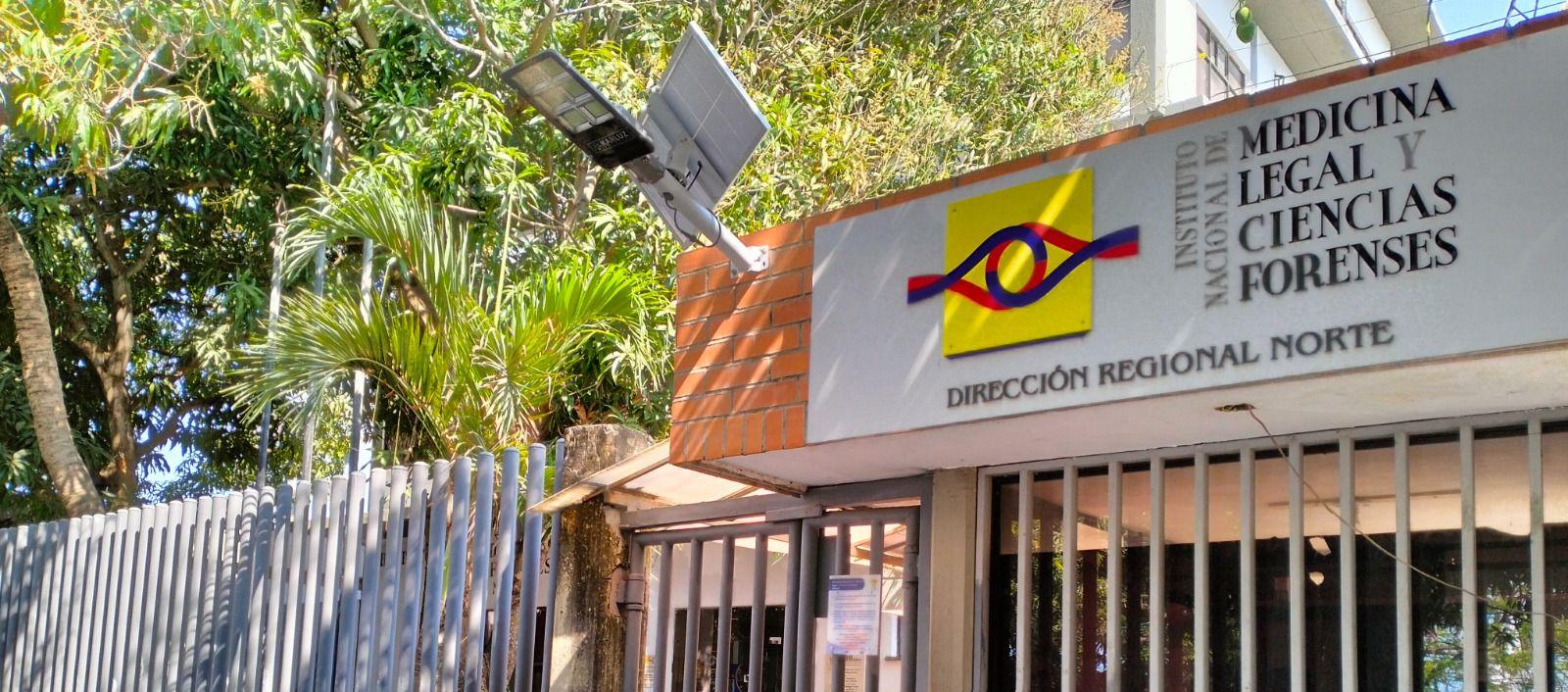 Asesinan a administrador de negocio de bebidas en Las Moras; un cliente resultó herido