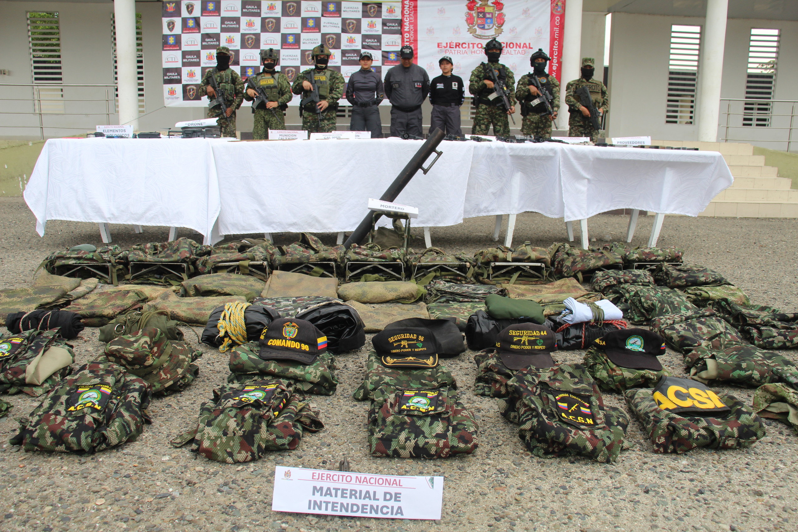 Ejército sostiene combates contra las ACS y ubica presunta armería en zona rural de Santa Marta
