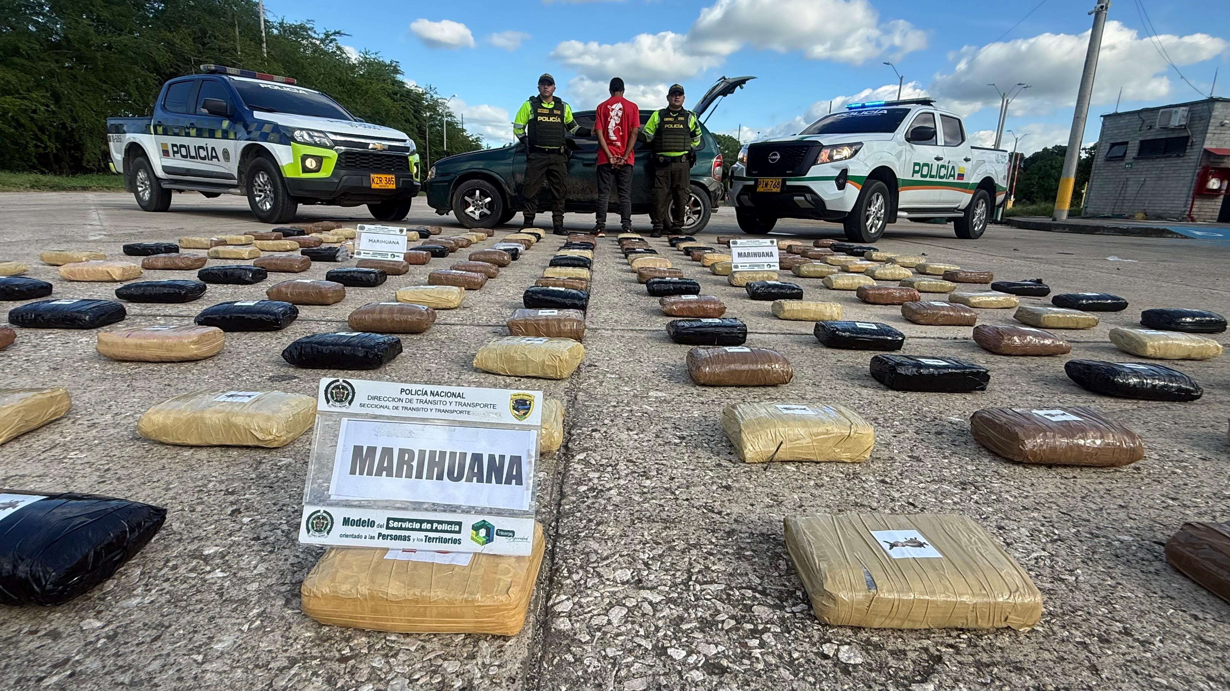 Policía incauta 150 kilos de marihuana que eran transportados en un vehículo en Córdoba