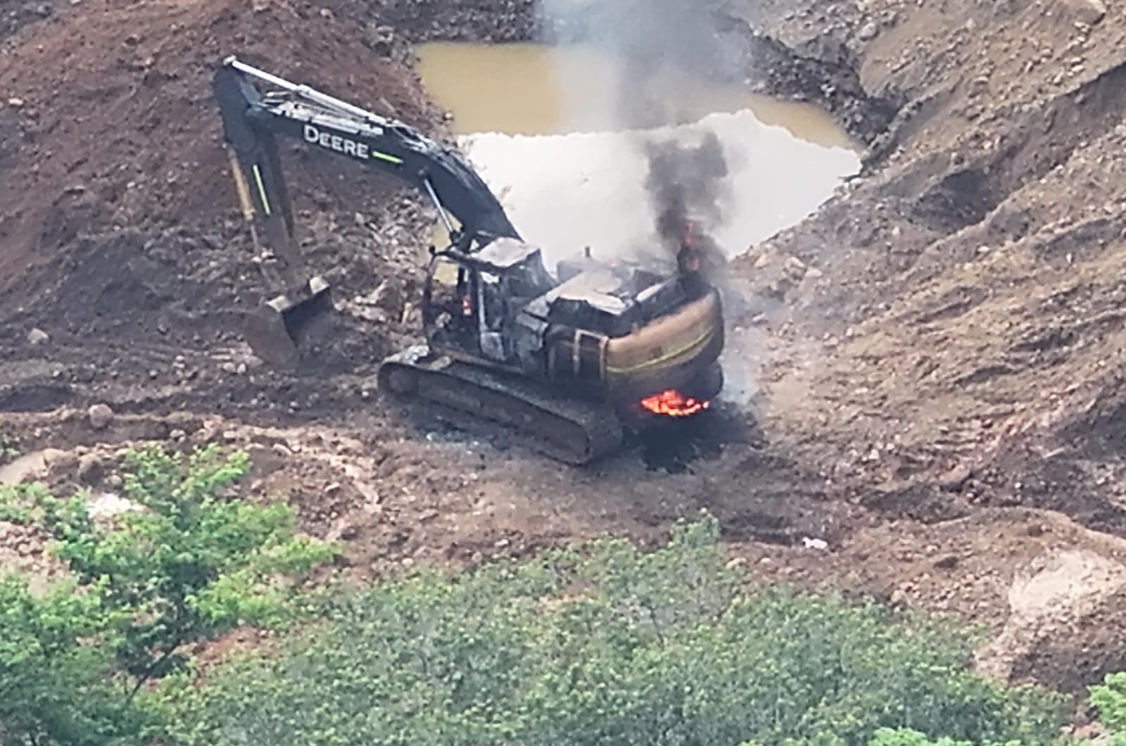 Ejército destruye maquinaria de minería ilegal en la Sierra Nevada y golpea rentas criminales