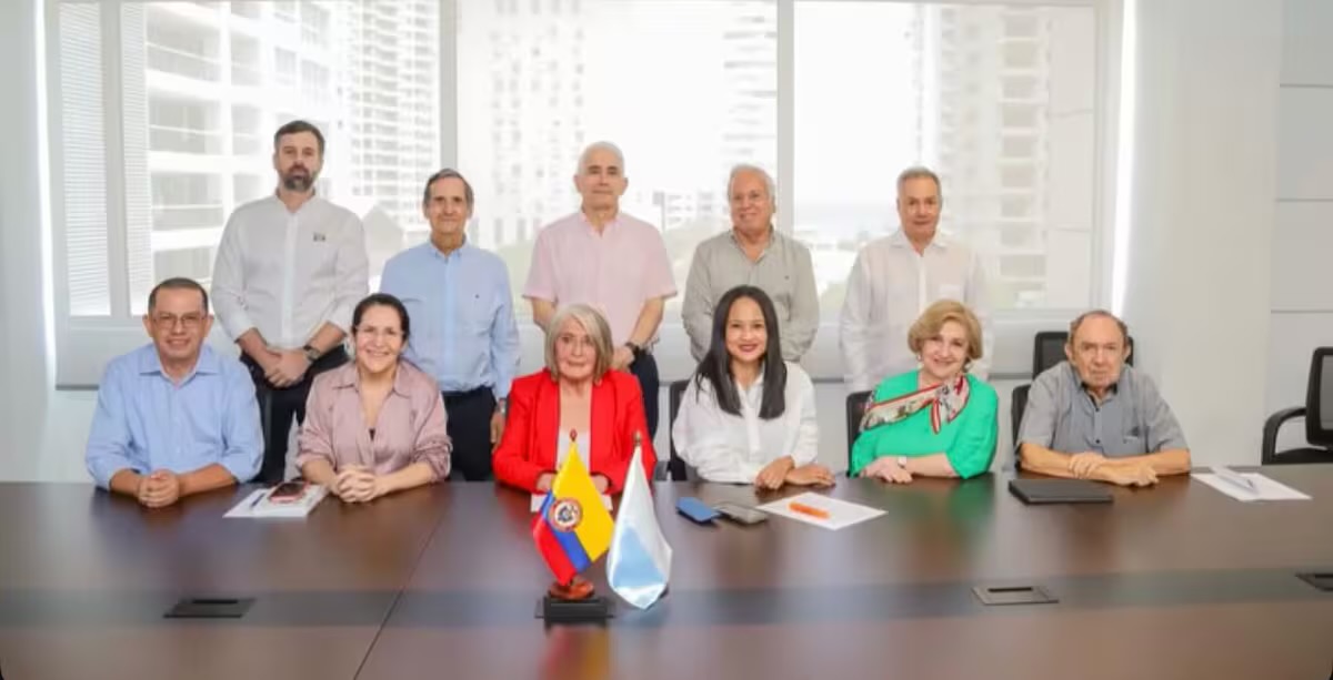 Expertos presentan propuestas a De La Espriella para cerrar brechas en el Caribe