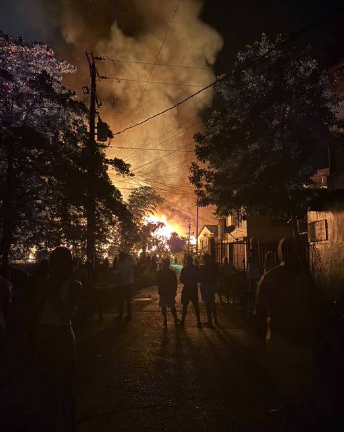 Incendio en Quibdó deja dos fallecidos y cerca de 30 viviendas consumidas por las llamas