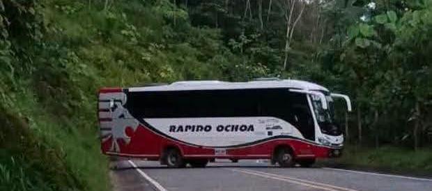 ELN secuestra a 39 personas para bloquear vía entre Chocó y Antioquia