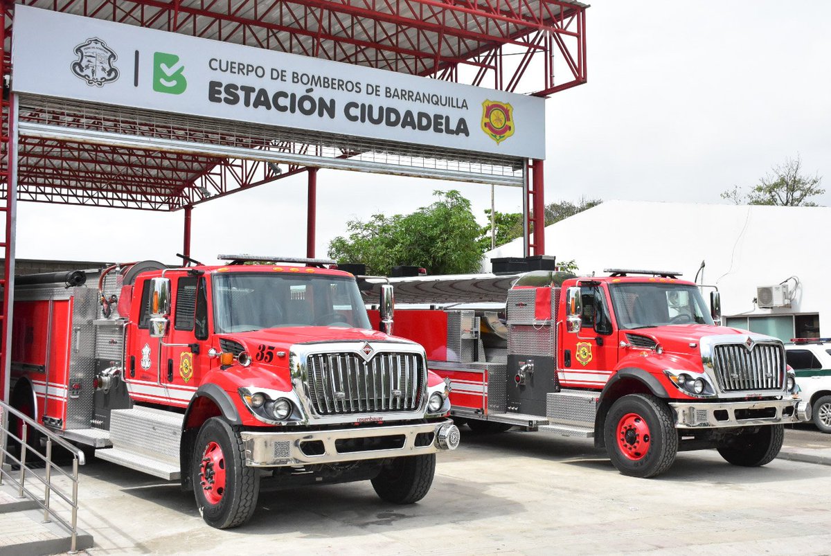 Bomberos intensifican labores para extinguir incendio en Isla Salamanca