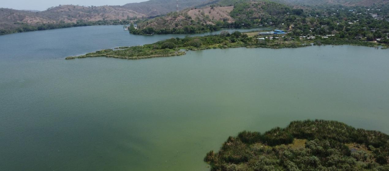 C.R.A. abre proceso sancionatorio contra la Alcaldía de Luruaco y Aguas del Sur por vertimientos al Embalse del Guájaro