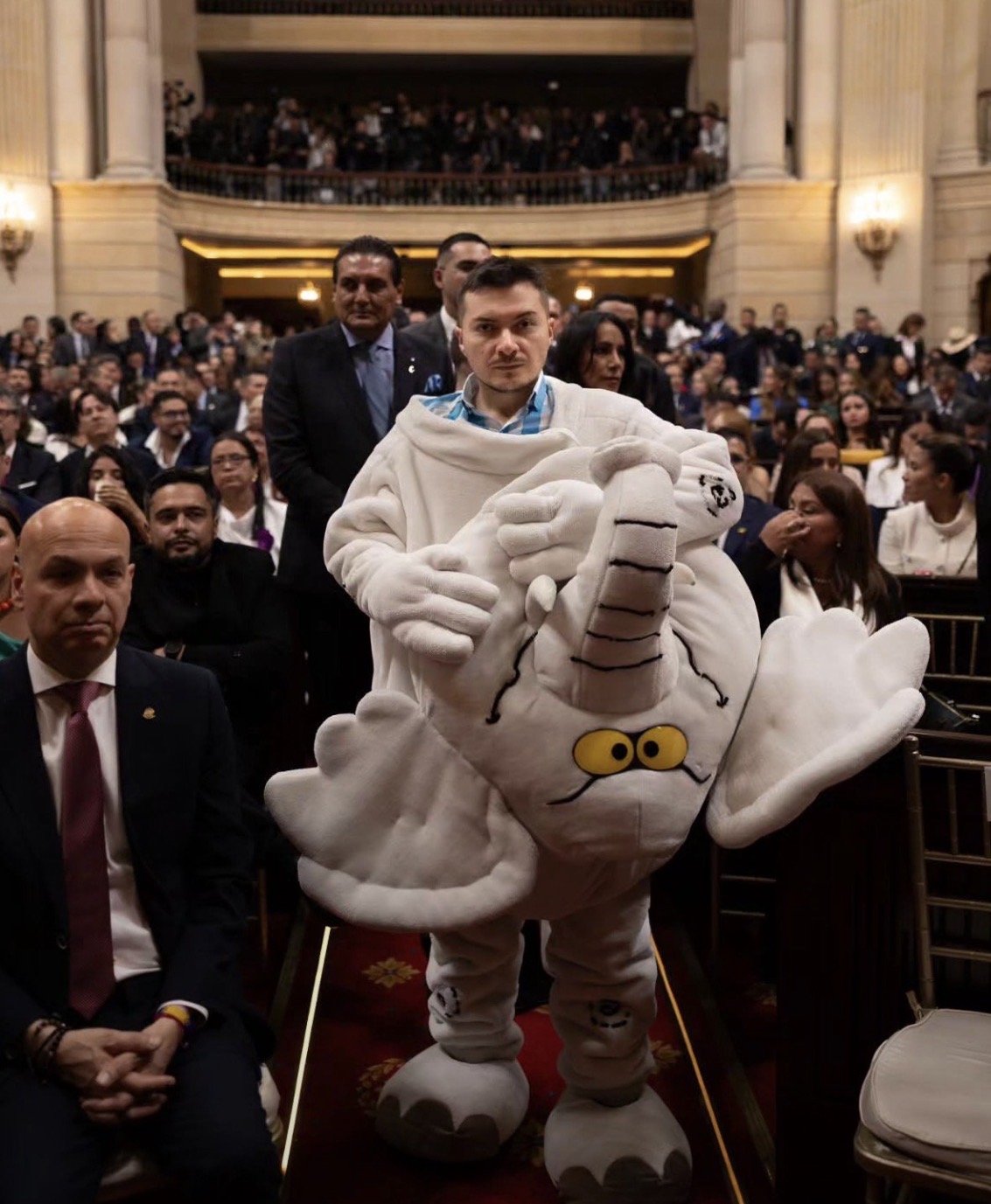 ¿Quién es el “Elefante Blanco” que llegó al Senado? La historia de Luis Carlos Rúa