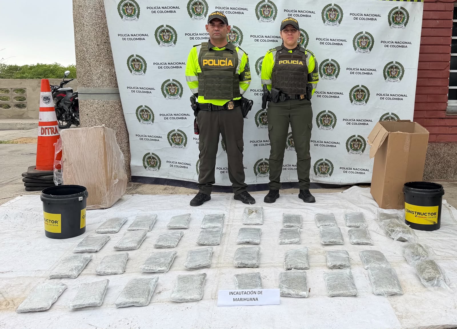 Incautan 36 paquetes de marihuana en un vehículo de encomiendas en Tasajera