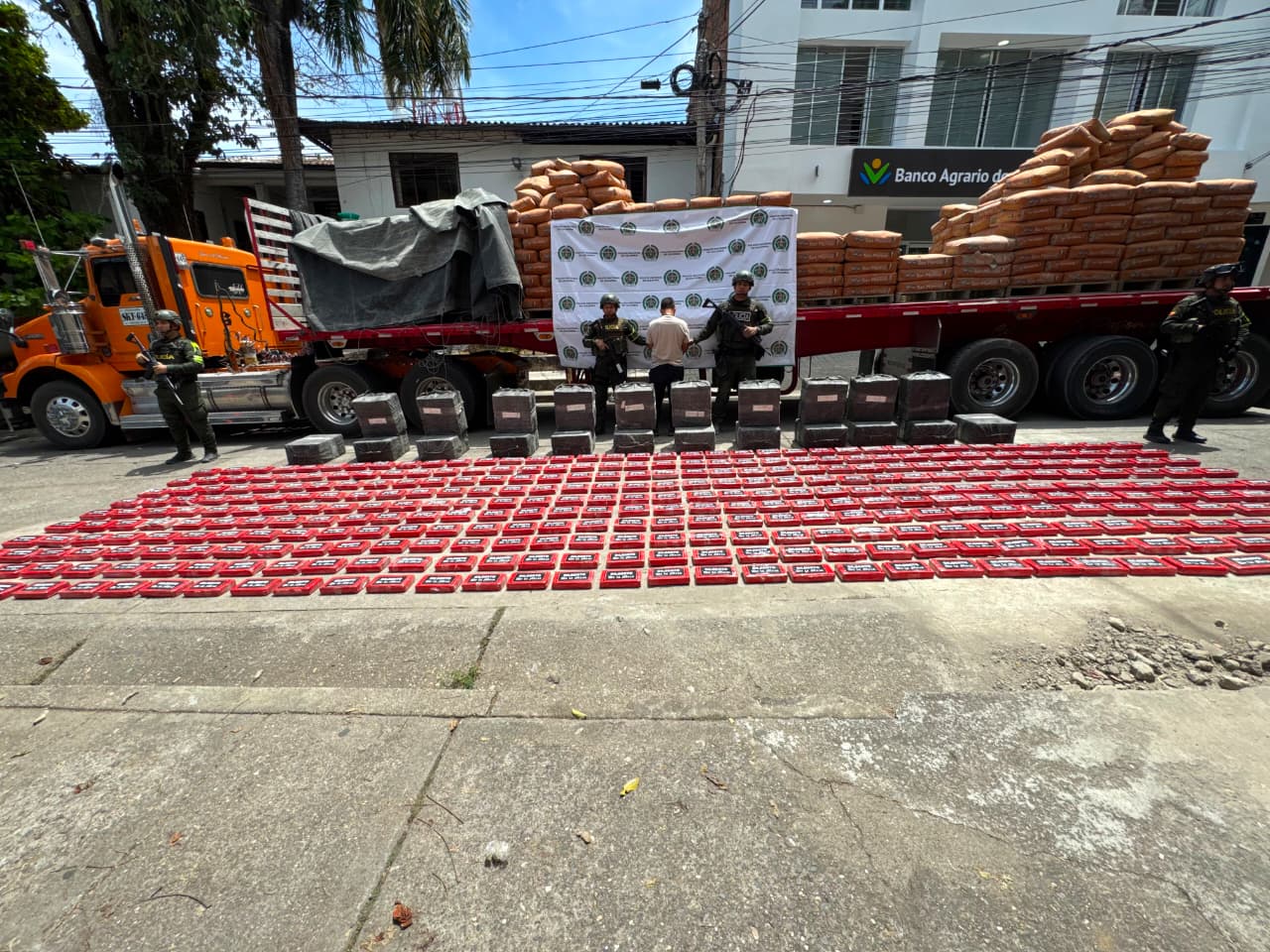 Incautan más de una tonelada de cocaína oculta entre 34 toneladas de cemento en el Cauca