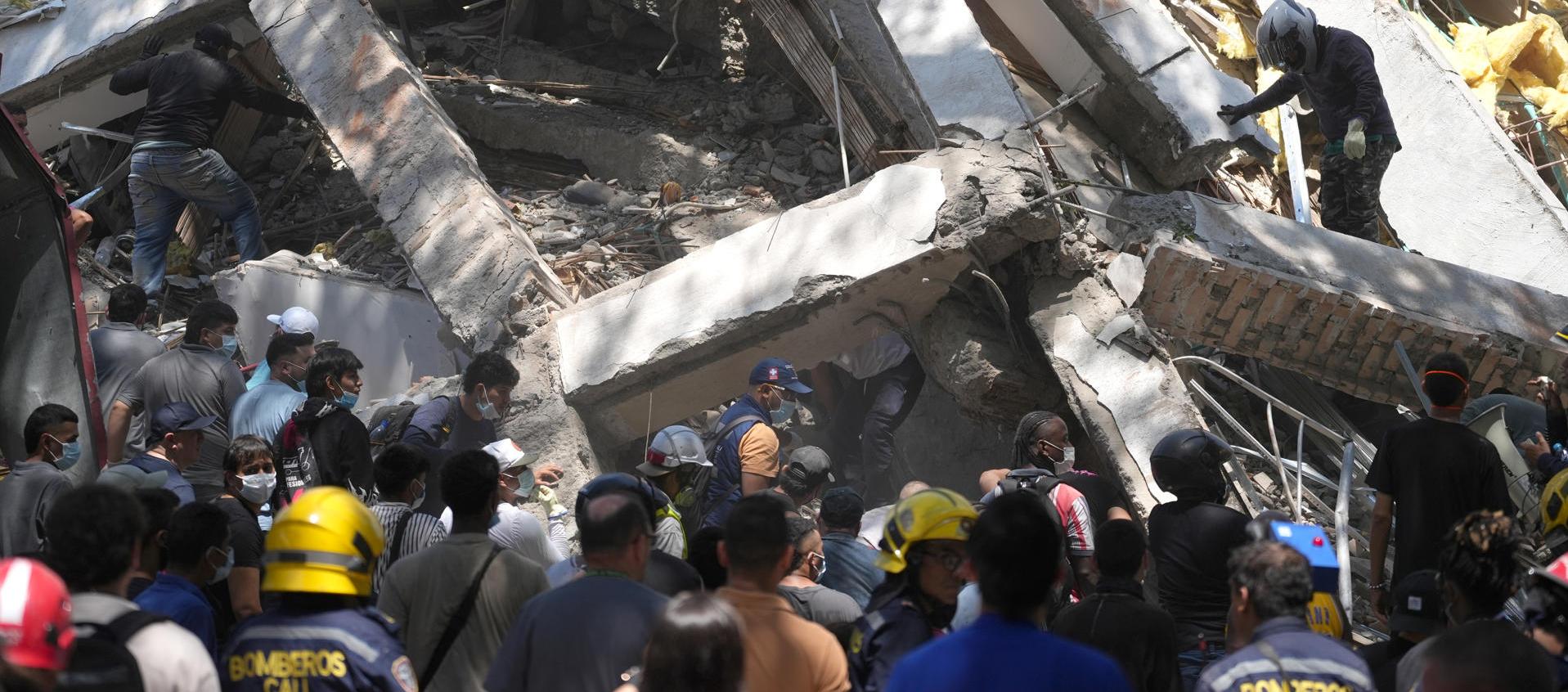 Gobierno declara desastre nacional tras terremoto que deja más de 70 víctimas mortales