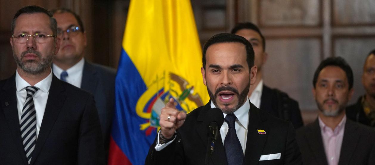 De La Espriella declara insubsistentes a cinco embajadores del gobierno Petro