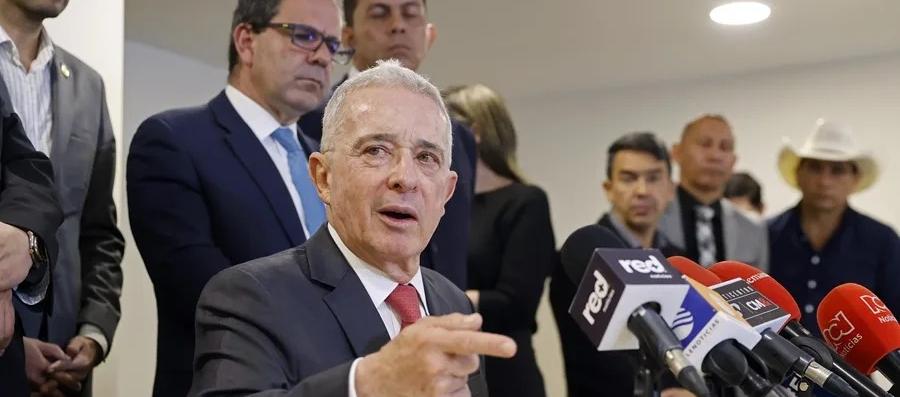 Uribe advierte sobre un posible “deterioro sistémico del Estado” tras revisar el ‘Libro de la verdad’
