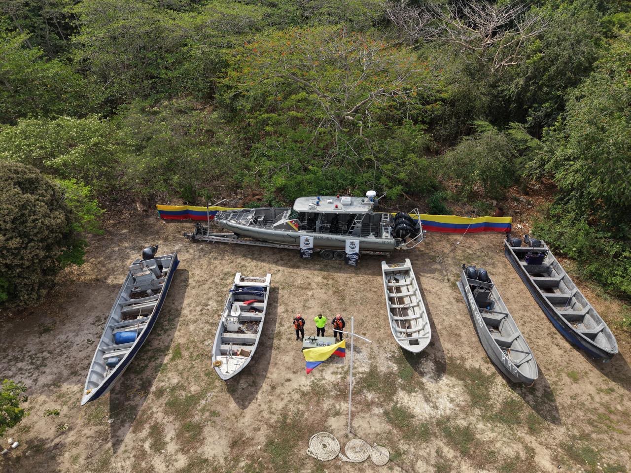 Armada recuperó cinco embarcaciones y halló armas durante operativo contra estructuras criminales en el río Magdalena