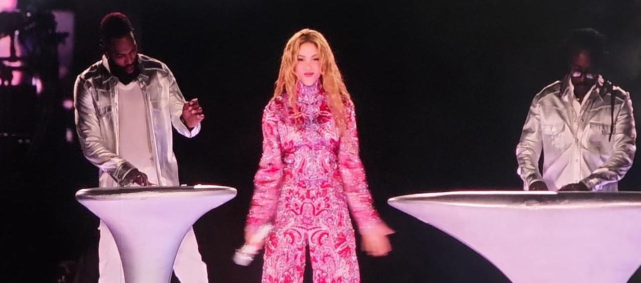 “Nos levantamos más fuertes”: Shakira emociona a Madrid en el inicio de su show