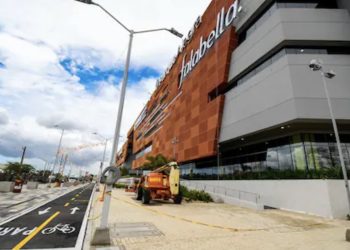 Alarma por humo en uno de los pasillos del centro comercial Parque Alegra, en Barranquilla