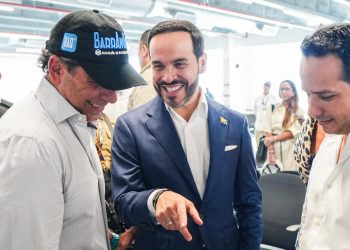 Alcalde Char muestra avances en las obras del aeropuerto Cortissoz al presidente De La Espriella