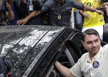 Medios brasileños reportan posible salida de Flávio Bolsonaro hacia Estados Unidos pese a restricción judicial